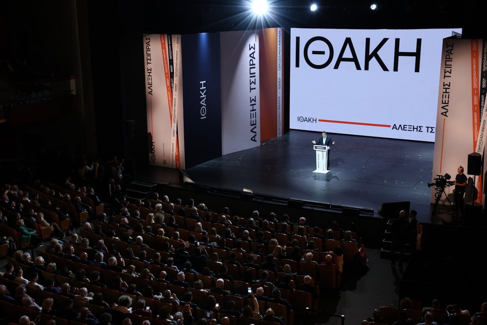 Ο Αλέξης Τσίπρας στην παρουσίαση του βιβλίου του «Ιθάκη» στο θέατρο Παλλάς / Intime