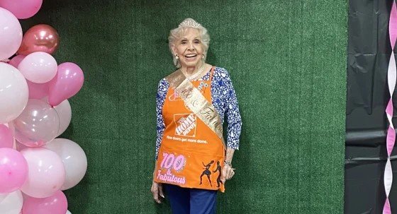   Η ΤζοΚλέτα Γουίλσον συνεχίζει να εργάζεται.Courtesy Home Depot 