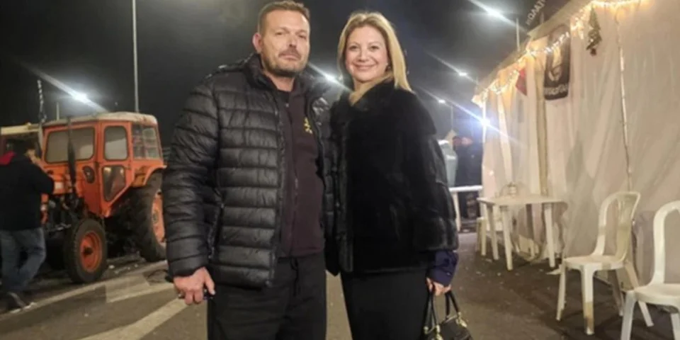 Ο Κώστας Μητροδήμος με τη Μαρία Καρυστιανού στο μπλόκο της Νίκαιας