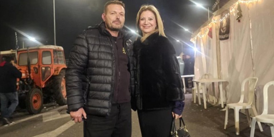 Ο Κώστας Μητροδήμος με τη Μαρία Καρυστιανού στο μπλόκο της Νίκαιας