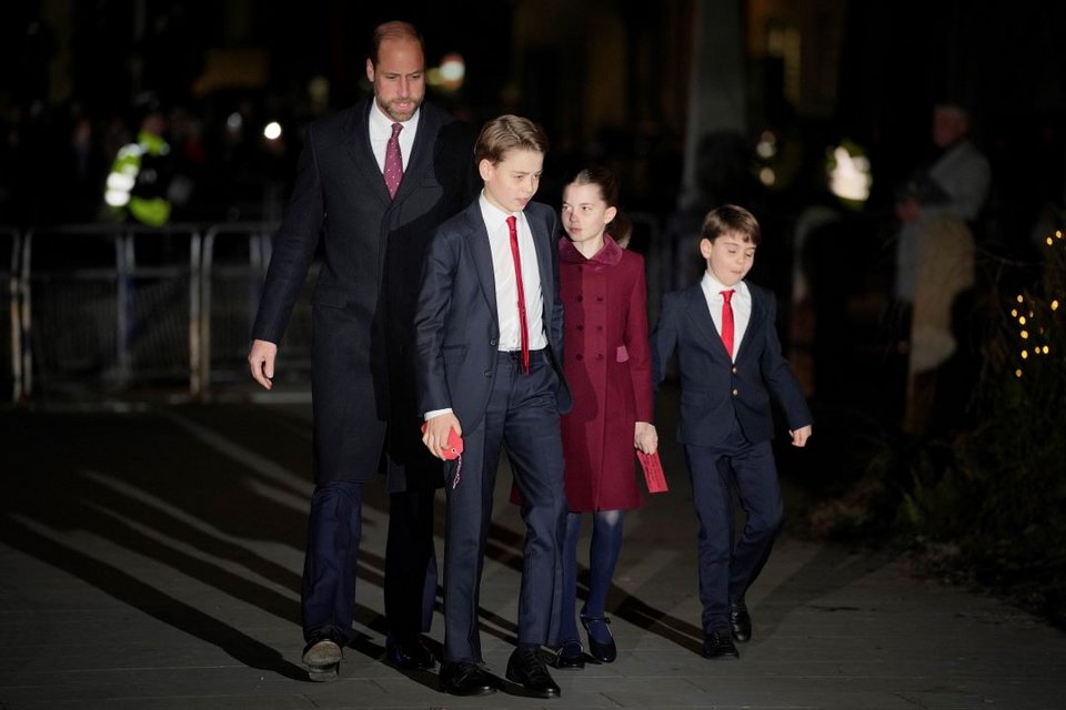 Ο πρίγκιπας Γουίλιαμ φτάνει στην εκδήλωση με τους πρίγκιπες Τζορτ και Λιους και την πριγκίπισσα Σάρλοτ