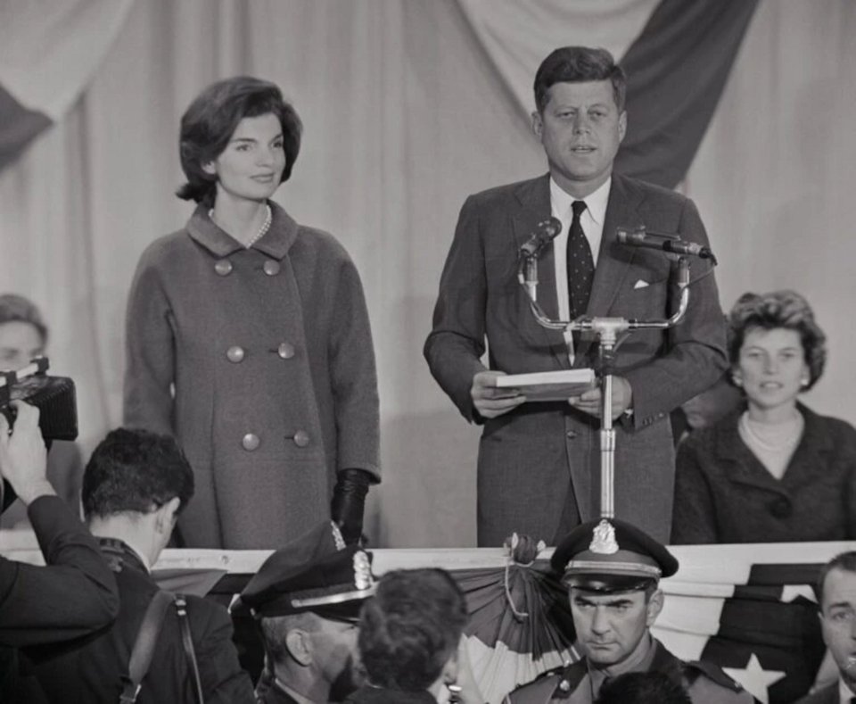 Το παλτό της Κένεντι από τη βραδιά των εκλογών του 1960