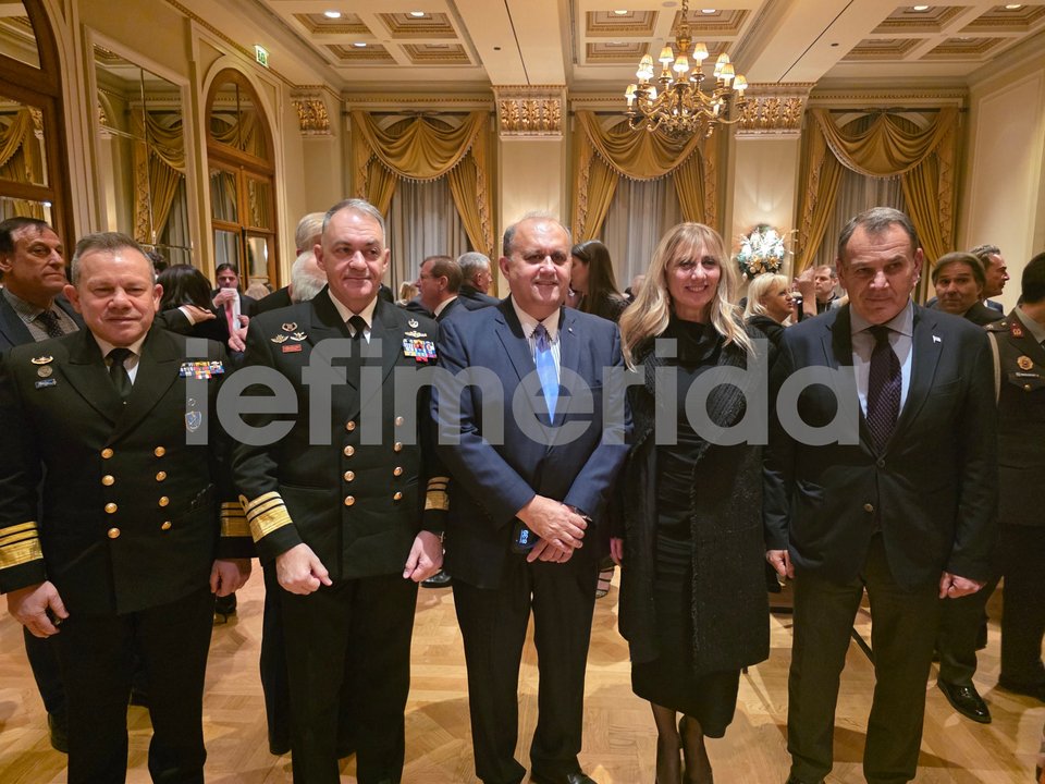 Ο αρχηγός του Λιμενικού Τρύφων Κοντιζάς, ο Α/ ΓΕΝ Δημήτρης Κατάρας, ο Νικ Λαρυγγάκης, η Αναστασία Ζαννή και ο Νίκος Παναγιωτόπουλος