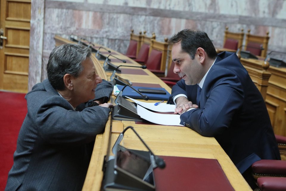 Ο Θοδωρής Σκυλακάκης και ο υφυπουργός Οικονομικών Θάνος Πετραλιάς