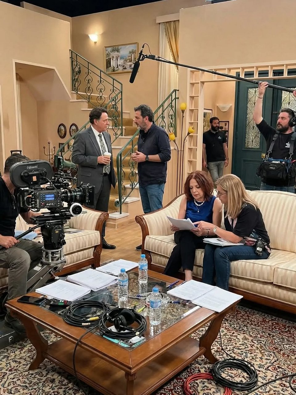 Οι AI φωτογραφίες που προκάλεσαν πανικό στους θαυμαστές της σειράς «Κωνσταντίνου και Ελένης» 