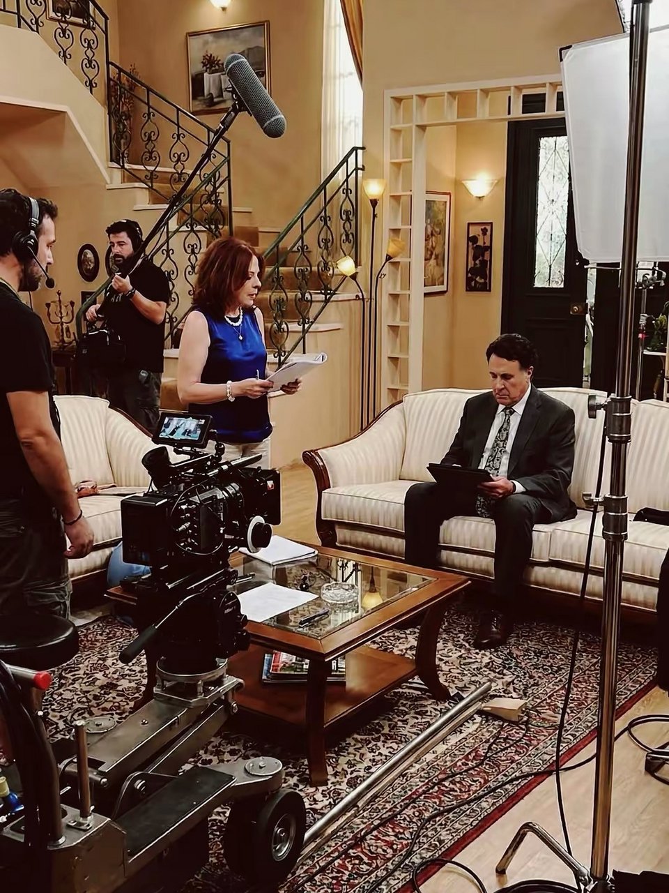 Οι AI φωτογραφίες που προκάλεσαν πανικό στους θαυμαστές της σειράς «Κωνσταντίνου και Ελένης» 