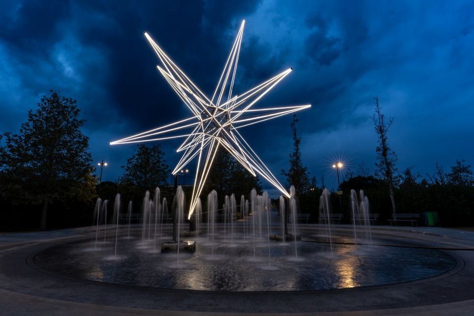 Το Πάρκο Σταύρος Νιάρχος μεταμορφώνεται στον πιο φωτεινό προορισμό της πόλης για τις γιορτές