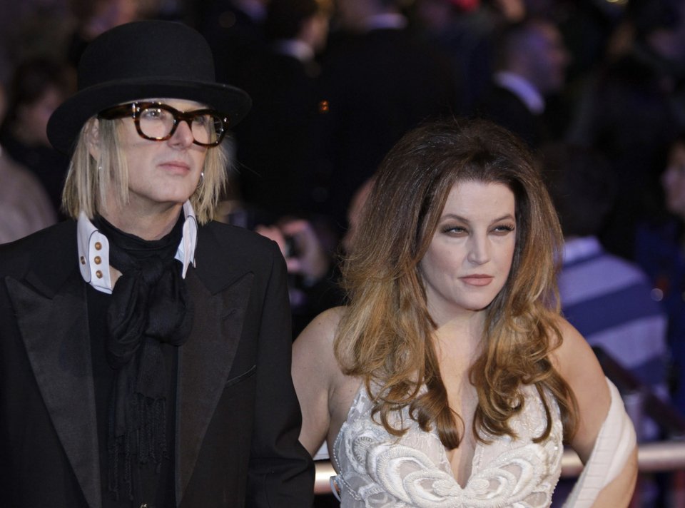 Η Λίζα Μαρί Πρίσλεϊ με τον πρώην σύζυγό της Μάικλ Λόκγουντ