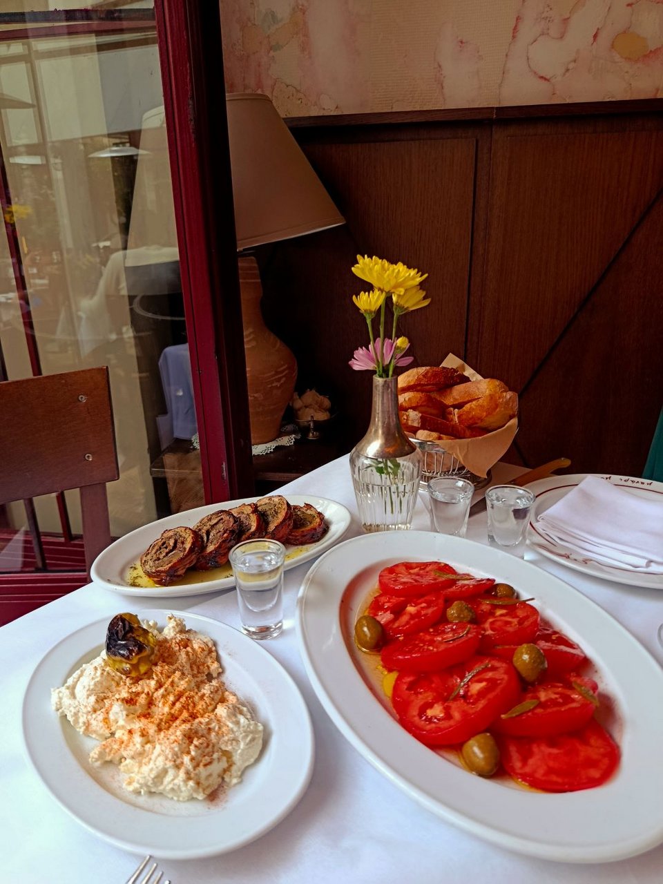 Manari ταβέρνα