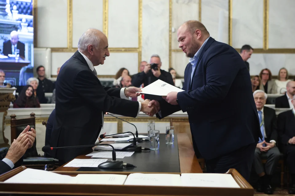 Ο Μιχάλης Παούρης βραβεύθηκε με «Οίκοθεν Βραβείο» από την Ακαδημία Αθηνών για το έργο του και την διεθνή του πορεία