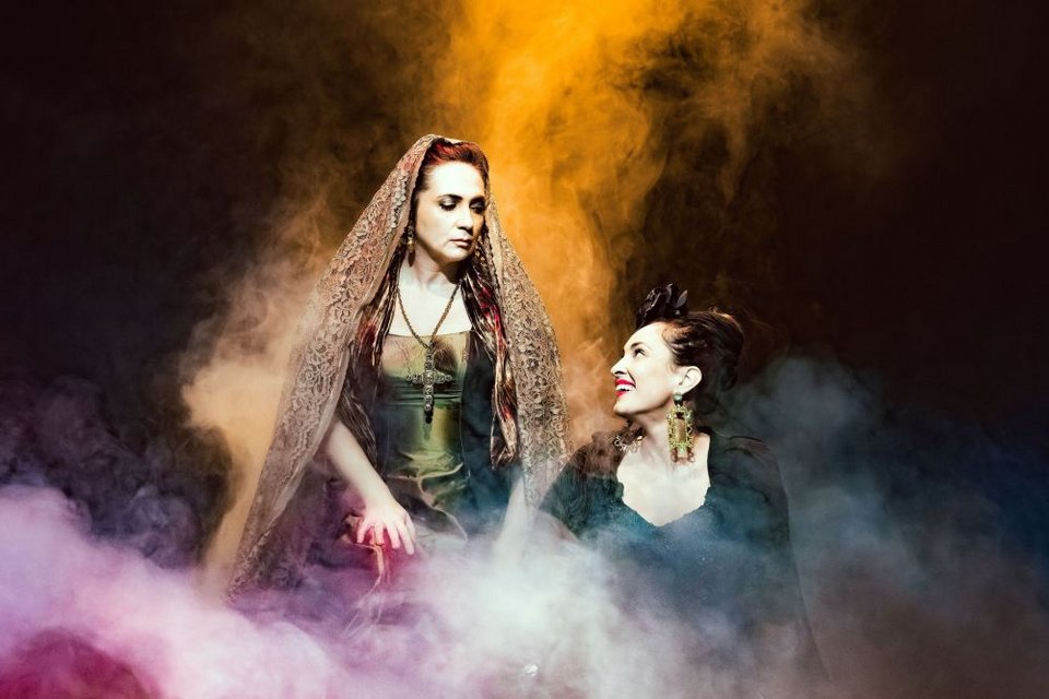 Παίζουν Στεφανία Καραγιάννη, Στάθης Κόκκορης, Αστέρης Κρικώνης, Μαρσέλα Λένα, Νάντια Μαργαρίτη.