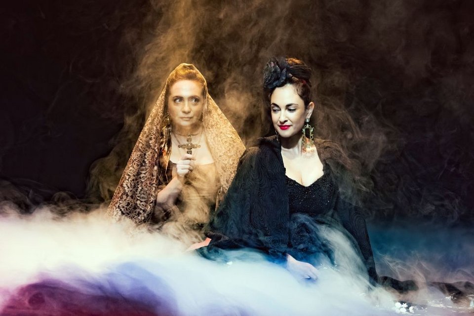 Ένα έργο καθρέφτης, μιας κοινωνίας που ζει υπνωτισμένη μέσα στην απάτη