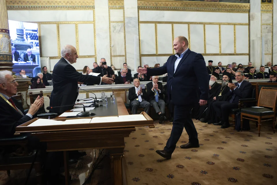 Για πρώτη φορά στην ιστορία της Ακαδημίας Αθηνών τιμάται δημιουργός και σολίστ στο Μπουζούκι και την Ακουστική Κιθάρα