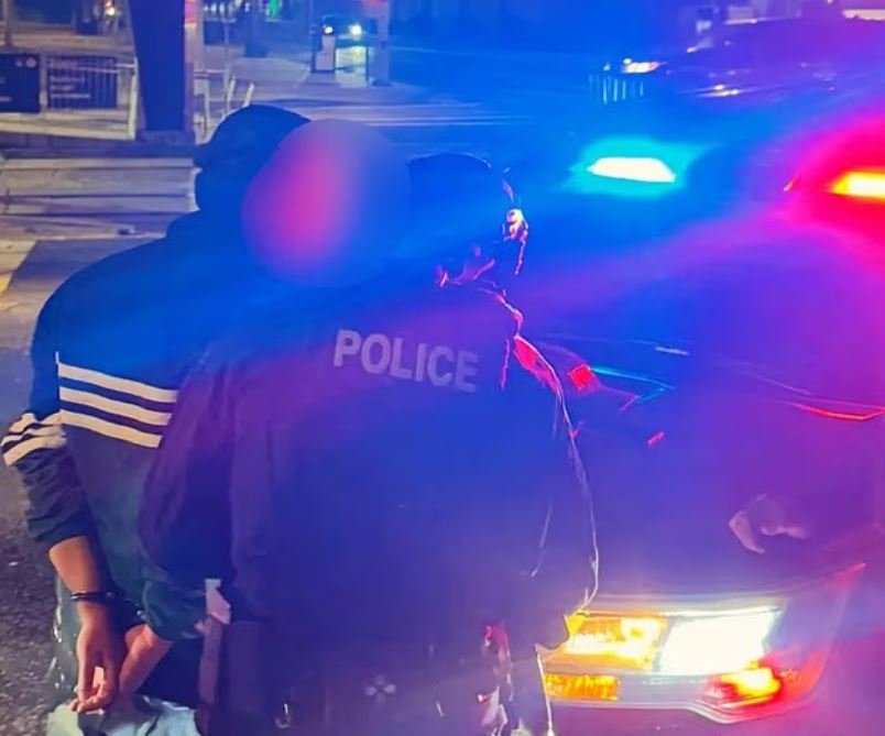 Η στιγμή της σύλληψης του Νικ Ράινερ για τη δολοφονία των γονιών του / LAPD