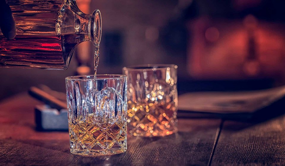 Μόνο που, όπως προειδοποιεί η σύγχρονη έρευνα του κιρκαδικού ρυθμού, αυτή η χαλάρωση είναι περισσότερο μια εύκολη υπόσχεση παρά μια φυσική κατάκτηση / SHUTTERSTOCK