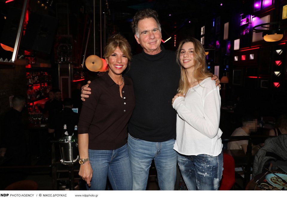 Η Φαίδρα Παπανδρέου με τον πατέρα της, Νίκο Παπανδρέου, και τη μητέρα της Αλεξία Κληρονόμου