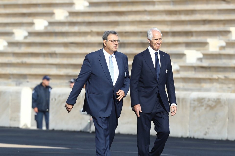 Στα αριστερά ο Ισίδωρος Κούβελος