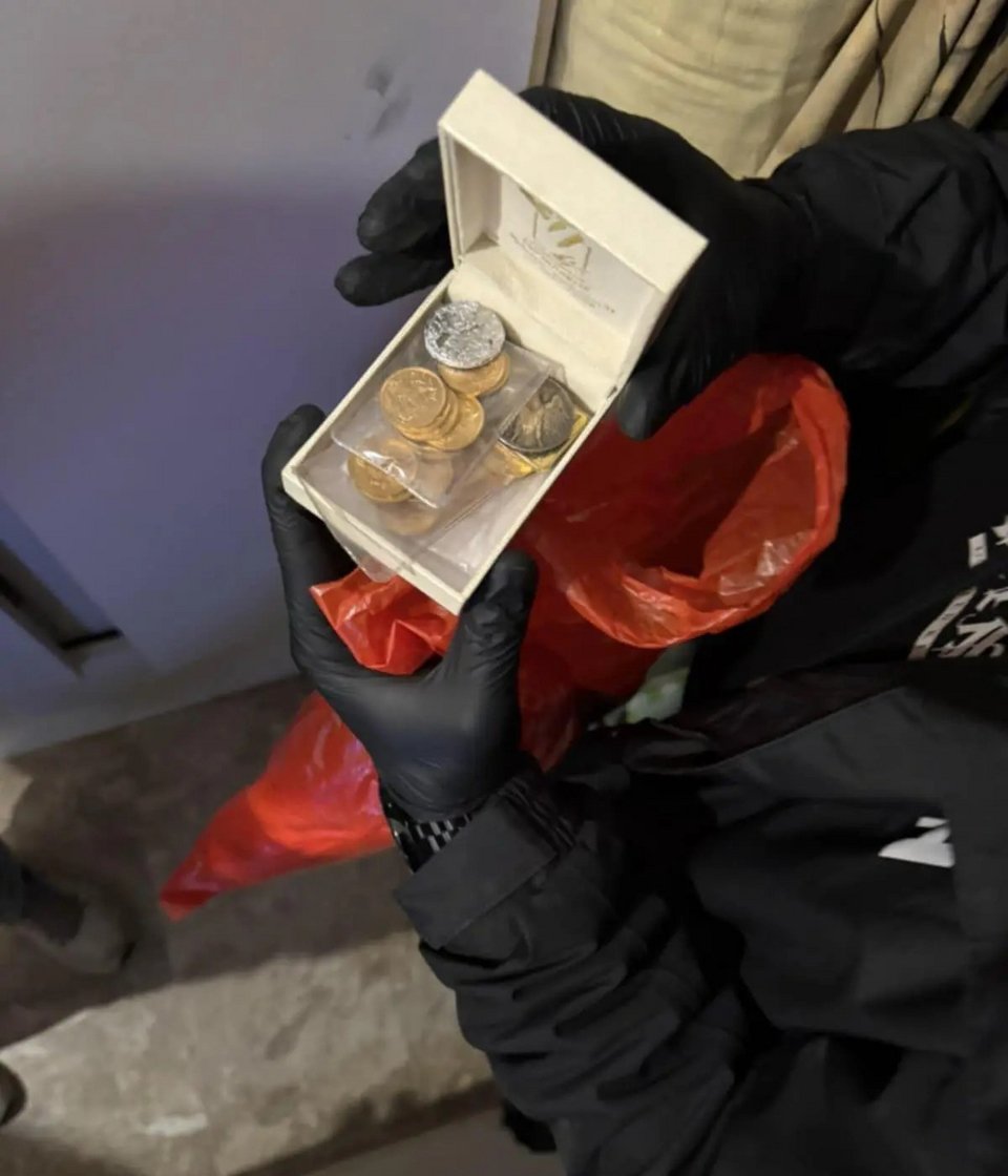 Οι κατασχεμένες λίρες/Αστυνομία