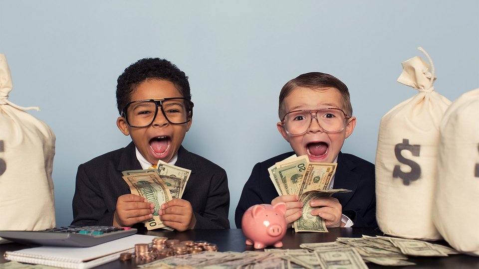 Ένα παιδί 15 ετών, ένα συνηθισμένο δωμάτιο στο Έσεξ της Βρετανίας και μια ιδέα τόσο απλή όσο και αποτελεσματική: να πουλά πετσέτες που δροσίζουν / SHUTTERSTOCK