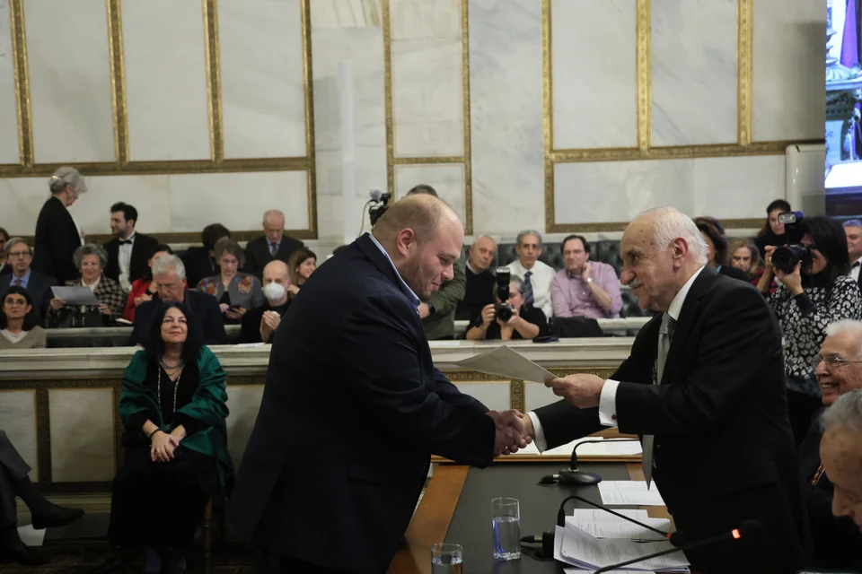 Ο Μιχάλης Παούρης συγκαταλέγεται στους νεότερους δημιουργούς που λαμβάνουν τη συγκεκριμένη διάκριση