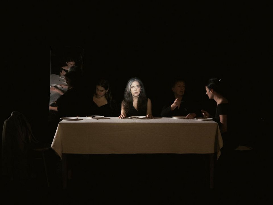 Η Πειραιώς 260, παραμένοντας τόπος συνάντησης και δημιουργίας και μετά το πέρας των θερινών μηνών του Φεστιβάλ, υποδέχεται την πολυταξιδεμένη παράσταση