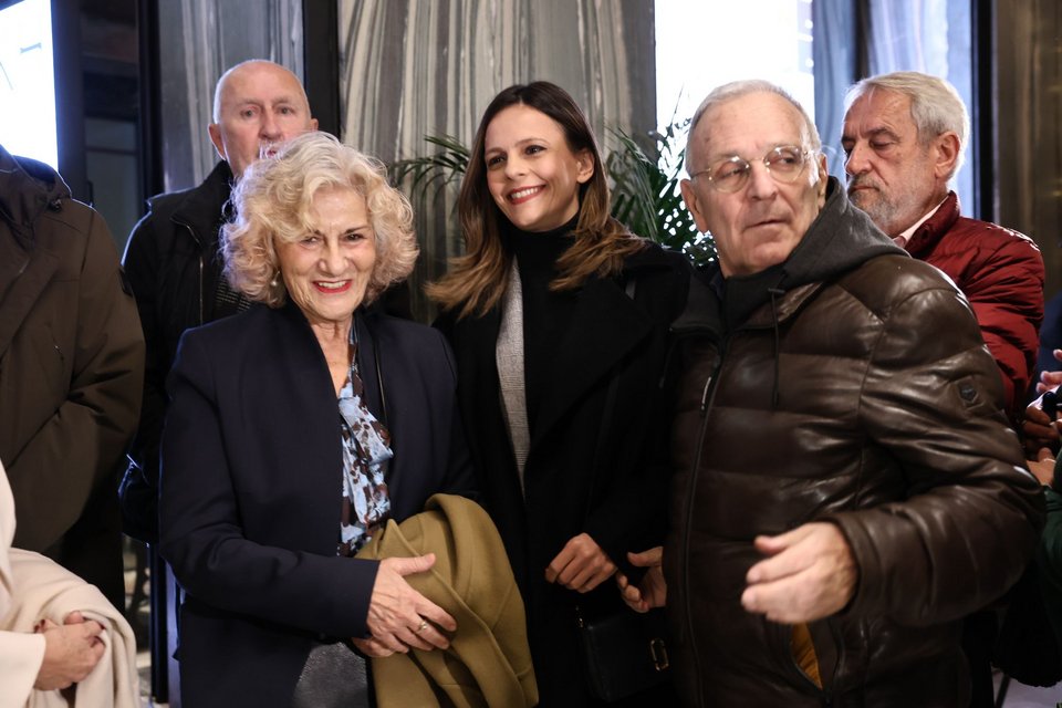 Θεανώ Φωτίου, Εφη Αχτσιόγλου