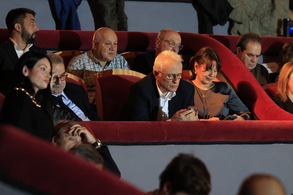 Το ζεύγος Ραγκούση-Κοντοτόλη καθόταν μαζί με τον Γιάννη Μαντζουράνη