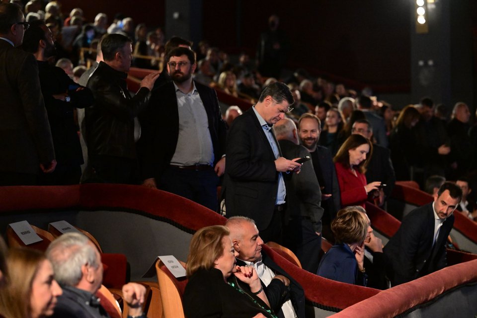 Ολος ο παλιός ΣΥΡΙΖΑ ήταν εκεί, στα διπλανά box του εξώστη