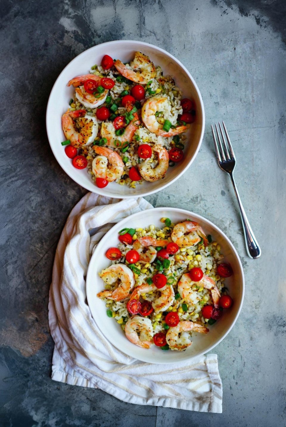 Πιλάφι με γαρίδες και ντοματίνια / Φωτογραφία: Unsplash