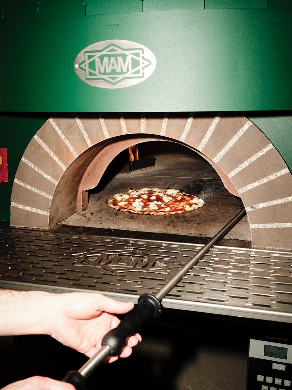 Πίτσα αυθεντική ιταλική από τα χέρια μισελενάτου σεφ, στο Pino της Γλυφάδας / Φωτογραφία: pino_athens/Instagram