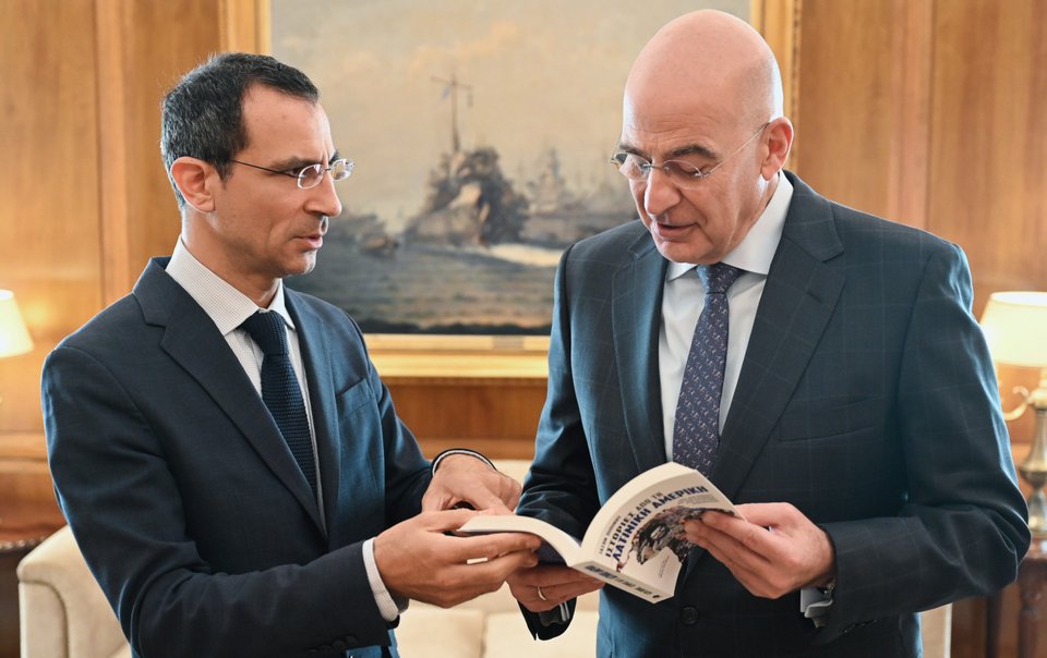 Ο Ιάσων Πιπίνης με τον Νίκο Δένδια