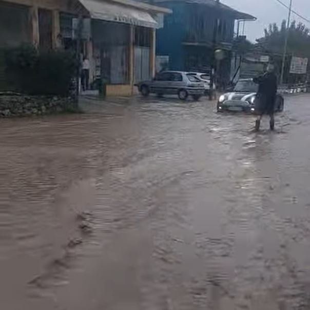 Πλημμυρισμένος δρόμος στο Γύθειο