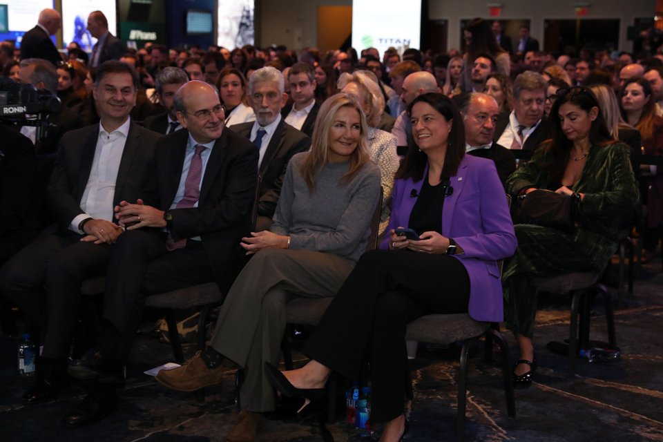 Χάρης Θεοχάρης, Κωστής Χατζηδάκης, Μαρέβα Γκραμπόφσκι και Νίκη Κεραμέως στην εκδήλωση του Rebrain Greece στη Νέα Υόρκη