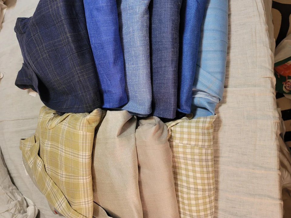 Τα 10 σακάκια που πήρε από το κατάστημα μεταχειρισμένων