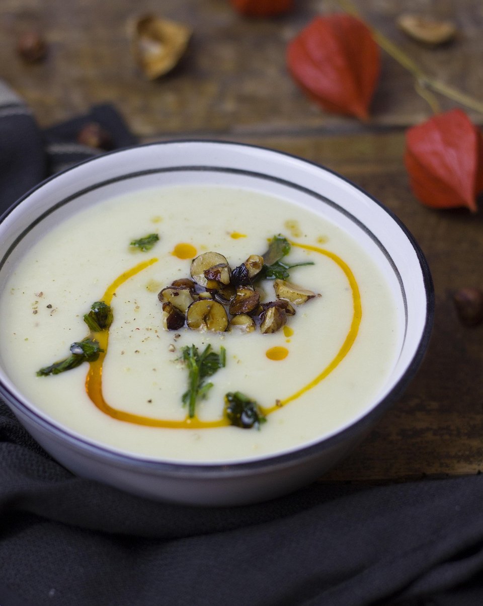 Σούπα βελουτέ με σελινόριζα και κάστανα / Φωτογραφία: Unsplash