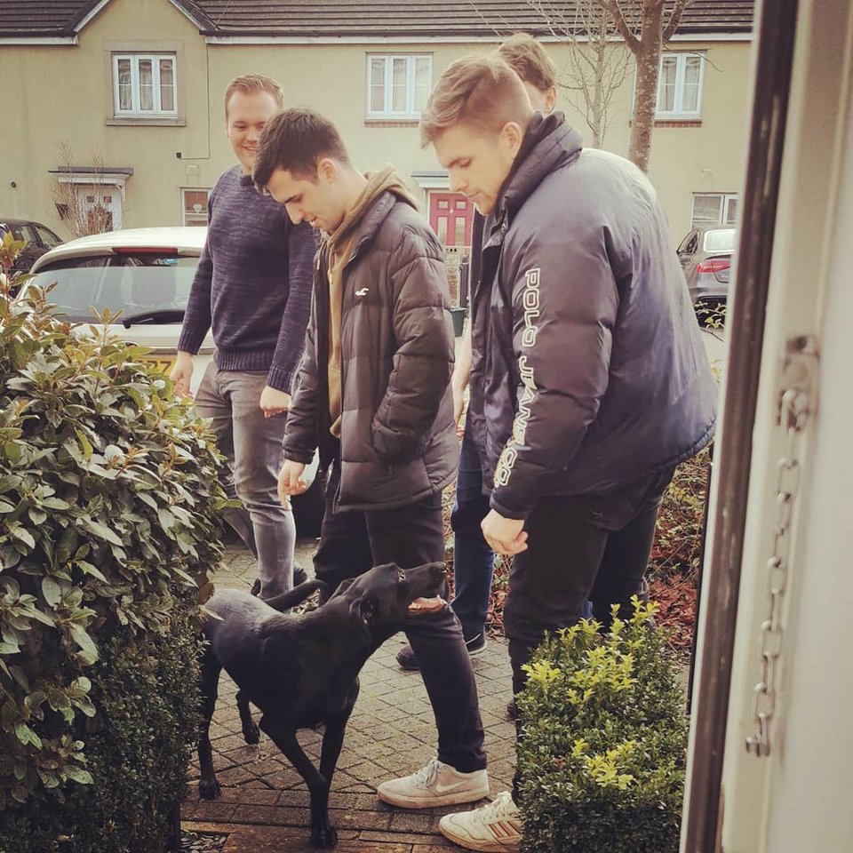 Η πρώτη συνάντηση με τους νεαρούς 