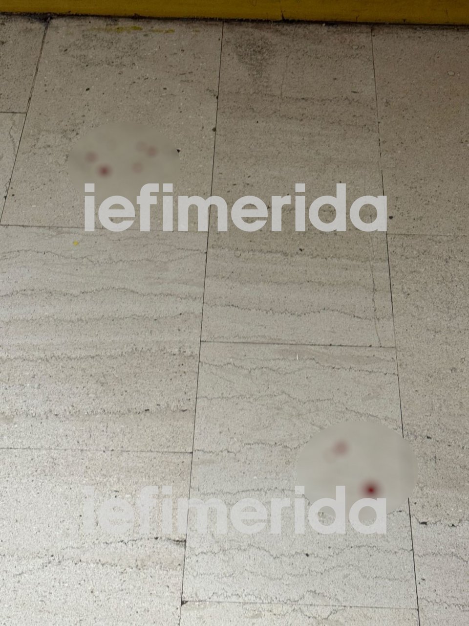 Ο διάδρομος έξω από τη σχολική αίθουσα, όπου έγινε η επίθεση