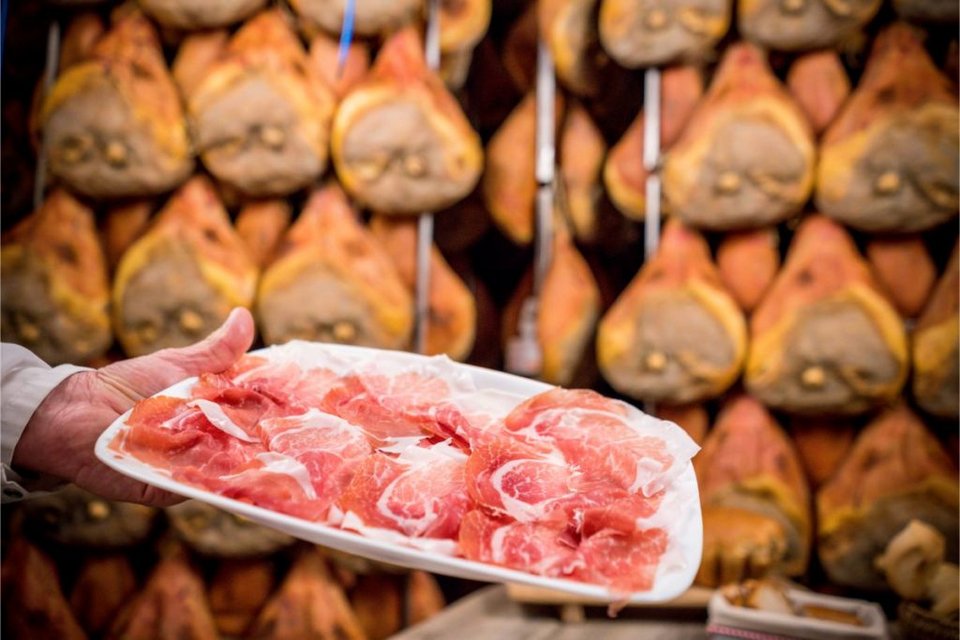 Στην Parma, η νοστιμιά είναι θεσμός. Ο αέρας μυρίζει γάλα και αλάτι και ο χρόνος είναι συστατικό / WIKIPEDIA