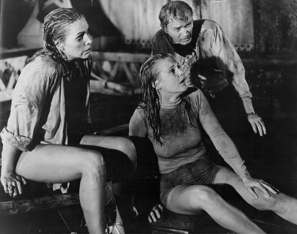 Η υπόθεση του Poseidon είναι από αυτές που χαρακτηρίζονται ως εξωφρενικά απίθανες, αλλά η ισχύς τους βρίσκεται στην κλειστοφοβία και στην επιμονή της επιβίωσης / ΙΜDB