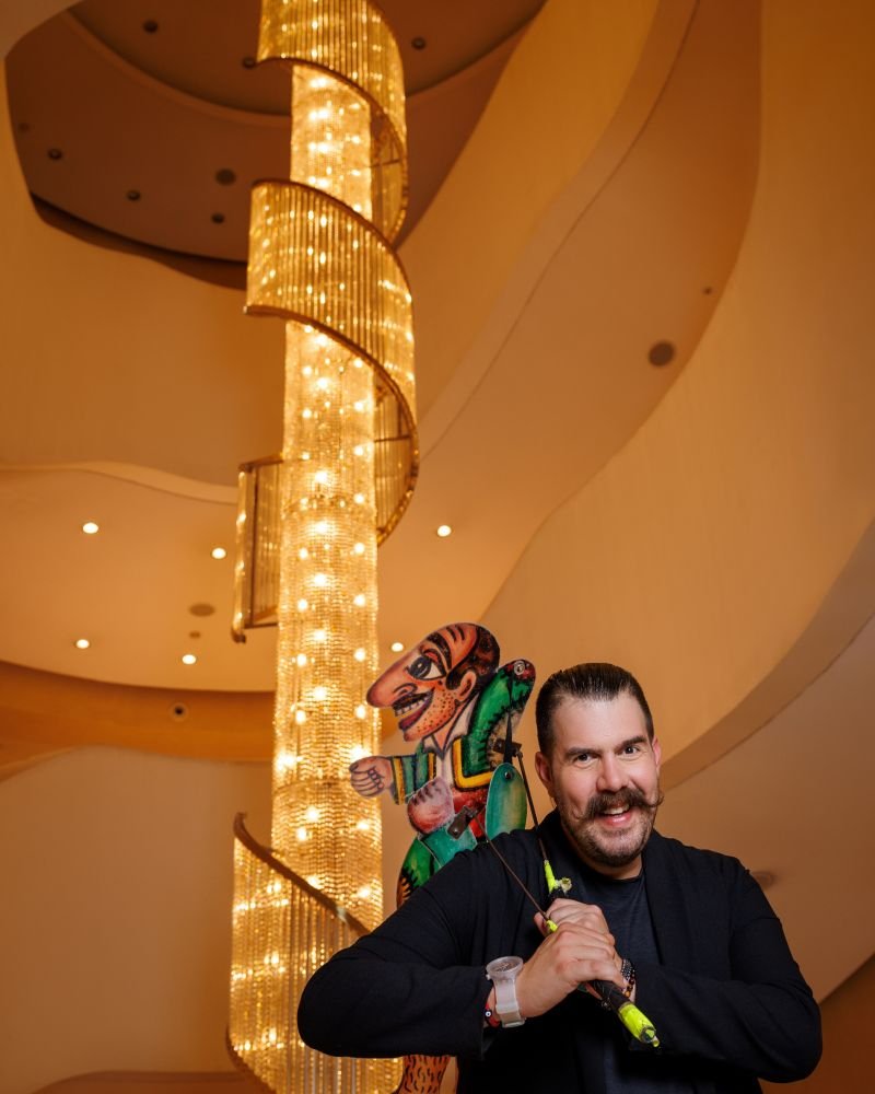 Η νέα Χριστουγεννιάτικη παράσταση του σκιοπάικτη Ηλία Καρελλά κάνει πρεμιέρα στις 19 Δεκεμβρίου