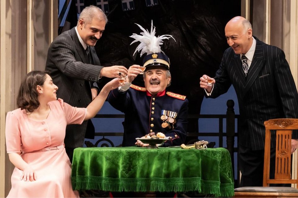 «Ενας ήρωας με παντούφλες» με τον Λάκη Λαζόπουλο