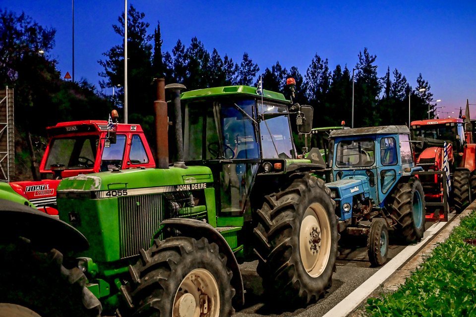 Συνεχίζονται και σήμερα τα μπλόκα των αγροτών / Φωτογραφία: EUROKINISSI 