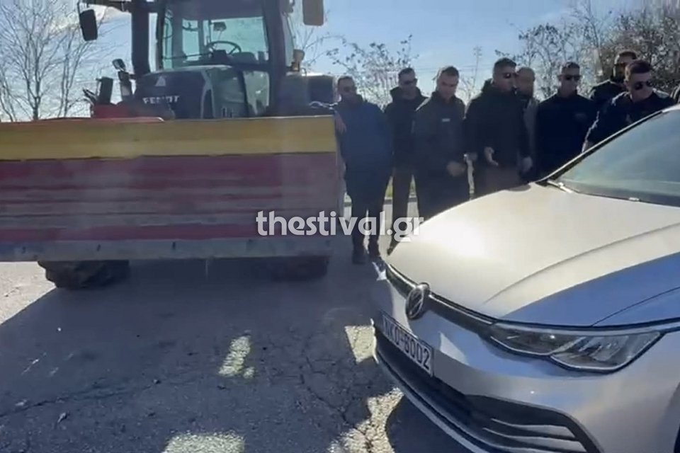 Το ΙΧ που προσέκρουσε ελαφρά στο τρακτέρ στα Μάλγαρα / thestival.gr