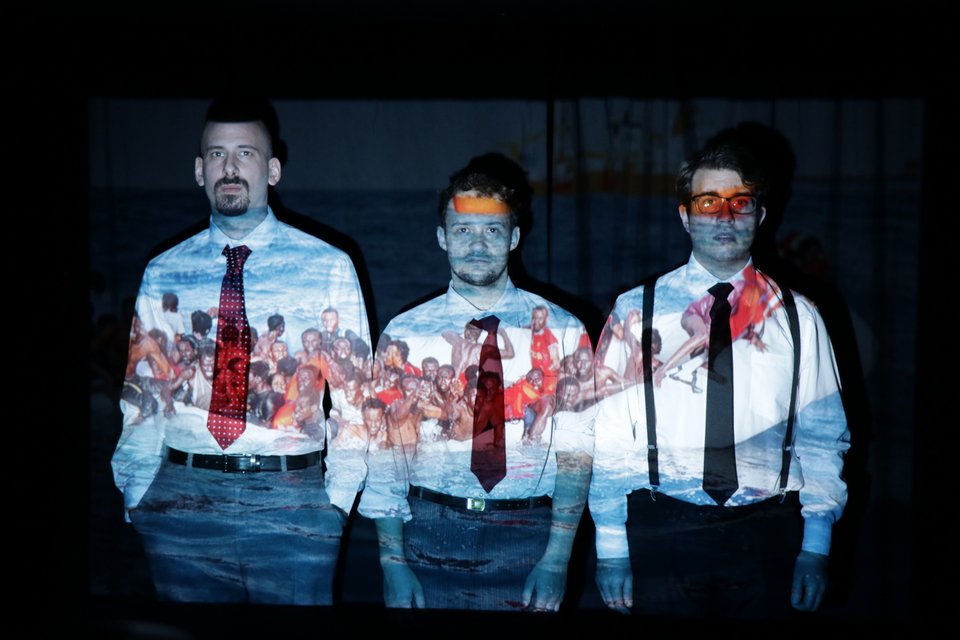 «Να ξέρετε πως αυτό που ακούτε είναι σφύριγμα τρένου» , ένα σφιχτοδεμένο, δυστοπικό σύμπαν που συντάραξε κοινό και κριτικούς