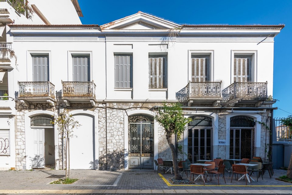 Το νεοκλασικό κτίριο στην Τριών Ναυάρχων