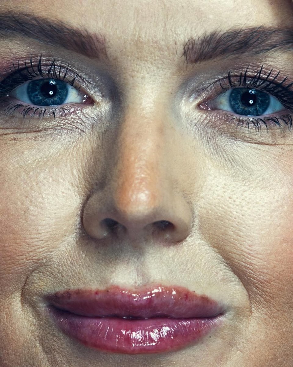 Το κοντινό πορτρέτο της Καρολάιν Λέβιτ 