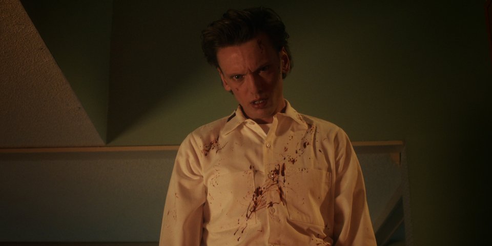 Ο Χένρι Κριλ τον οποίο υποδύεται ο Τζέιμι Κάμπελ Μπάουερ