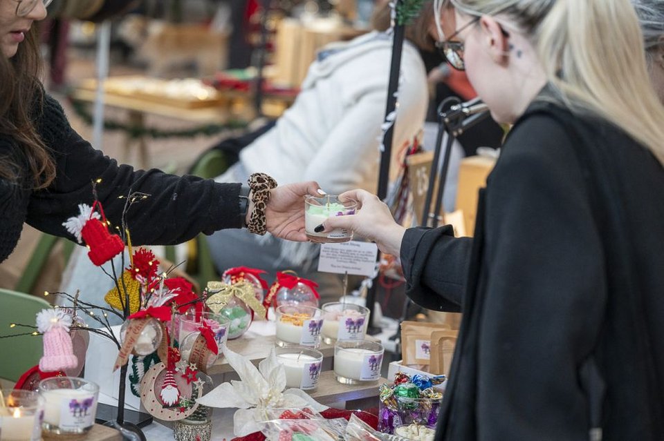 Από σήμερα Σάββατο έως την Τρίτη 6 Ιανουαρίου, η πόλη αποκτά για πρώτη φορά τη δική της, μεγάλη Χριστουγεννιάτικη Αγορά