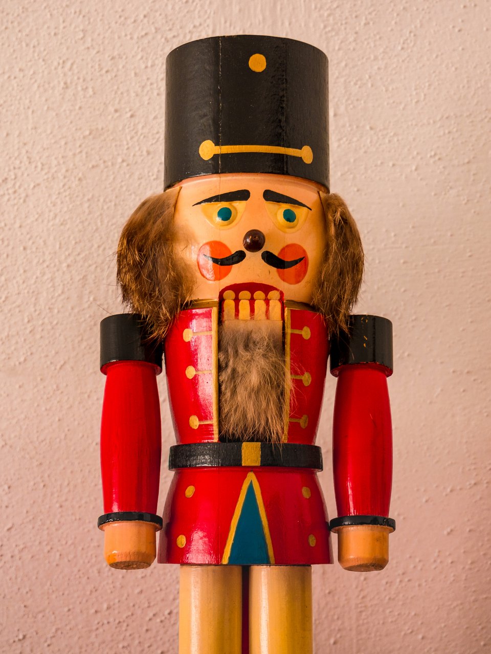 Καρυοθραύστης, μια παραδοσιακή ξύλινη χριστουγεννιάτικη φιγούρα