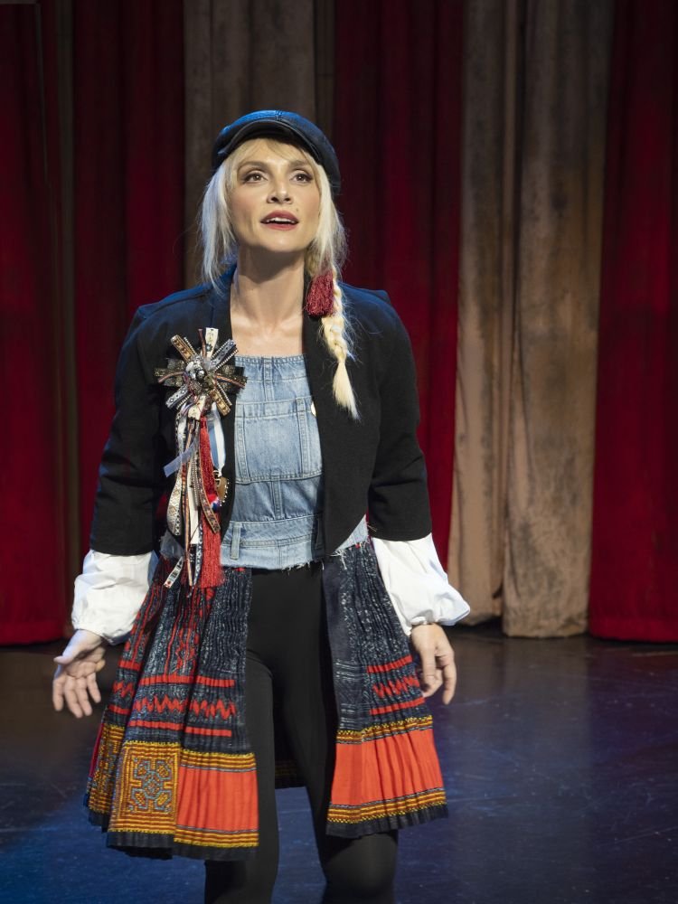 «Κάθε φορά που η ζωή μου δίνει την χαρά να βρίσκομαι στον χώρο του θεάτρου, νιώθω μεγάλη τύχη και ευλογία»